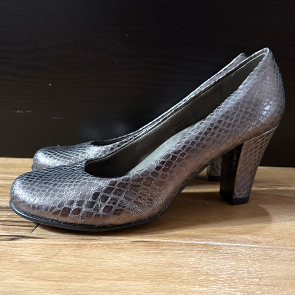 Aerosoles Heelrest Snakeskin Patterned Heels - Picture 3 of 9